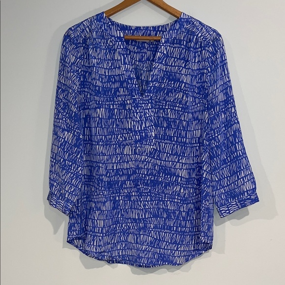 ELLIE KAI 100% Silk 3/4 Sleeve V-Neck Blouse Tunic Patterned Blue Womens 10 - Picture 1 of 9